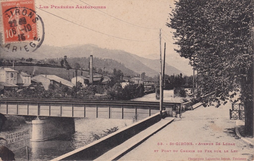 Saint-Girons - Avenue de Ledar et le Pont du Chemin de fer sur le Lez.jpg
