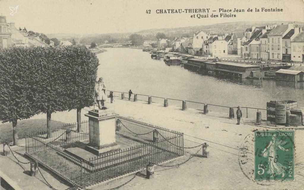 Z - CHATEAU-THIERRY - Place et statue La Fontaine.jpg