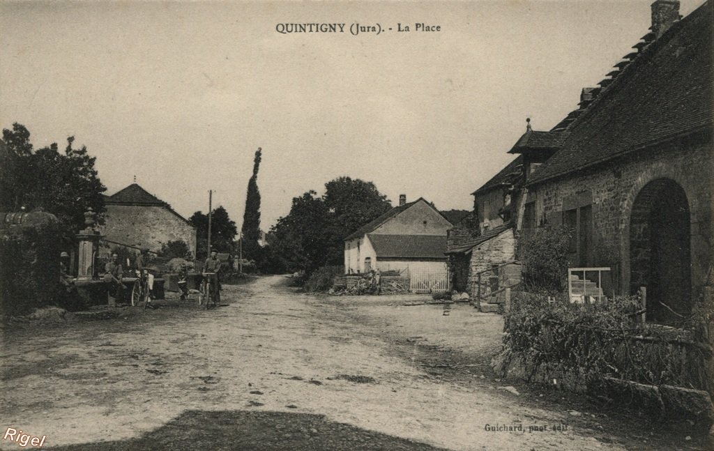 39-Quintigny - La Place - Guichard phot-édit.jpg