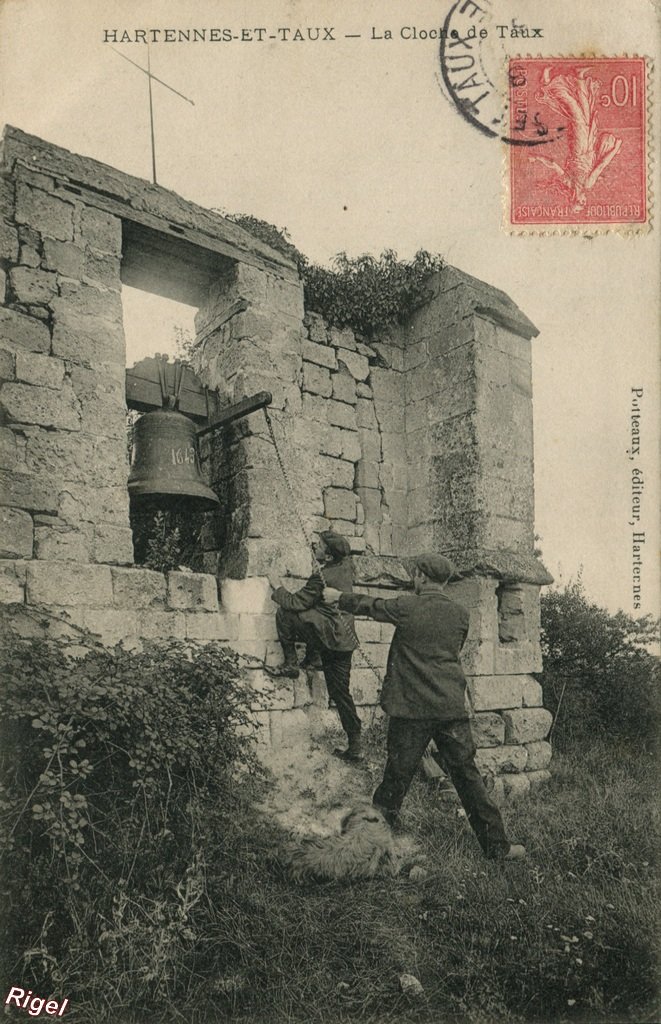 02-Hartenne-et-Taux - La Cloche de Taux - Potteaux éditeur.jpg