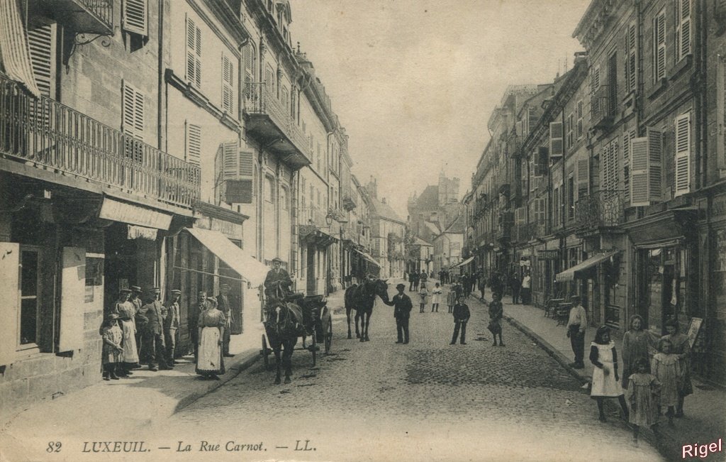 70-Luxeuil - La Rue Carnot - 82 LL.jpg