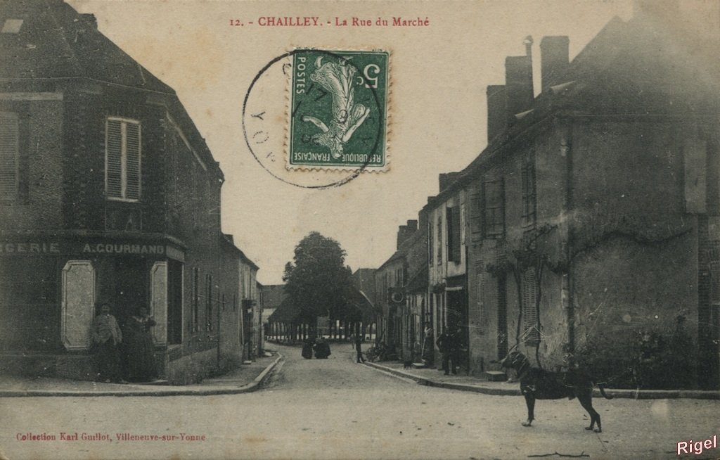 89-Chailley - La Rue du Marché - 12 Collection Karl Guillot.jpg