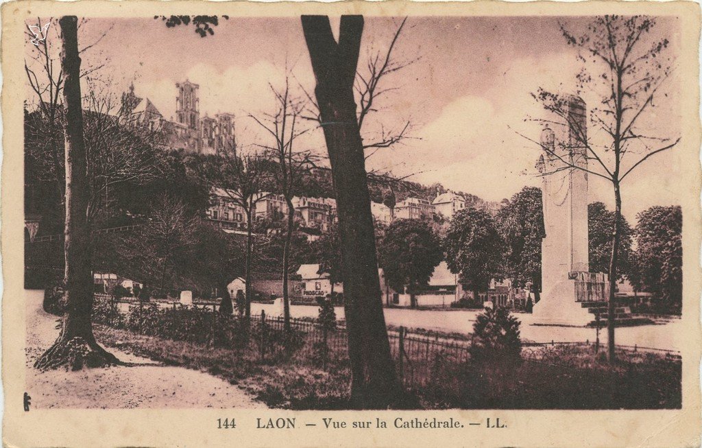Z - LAON - Vue sur la Cathedrale - LL 144.jpg