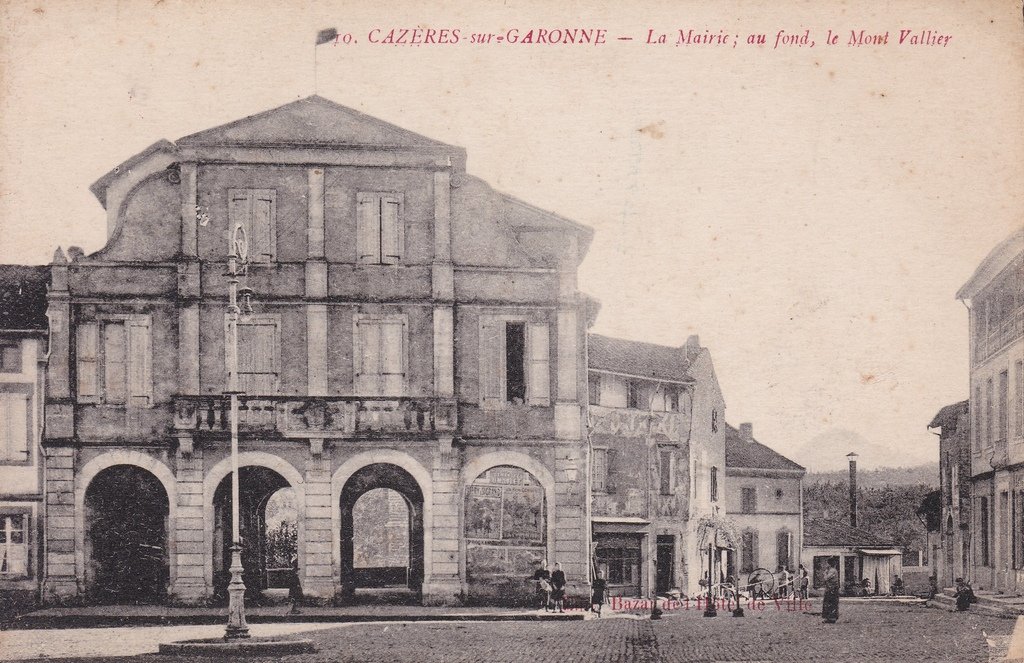 Cazères - La Mairie, au fond le Mont Vallier.jpg