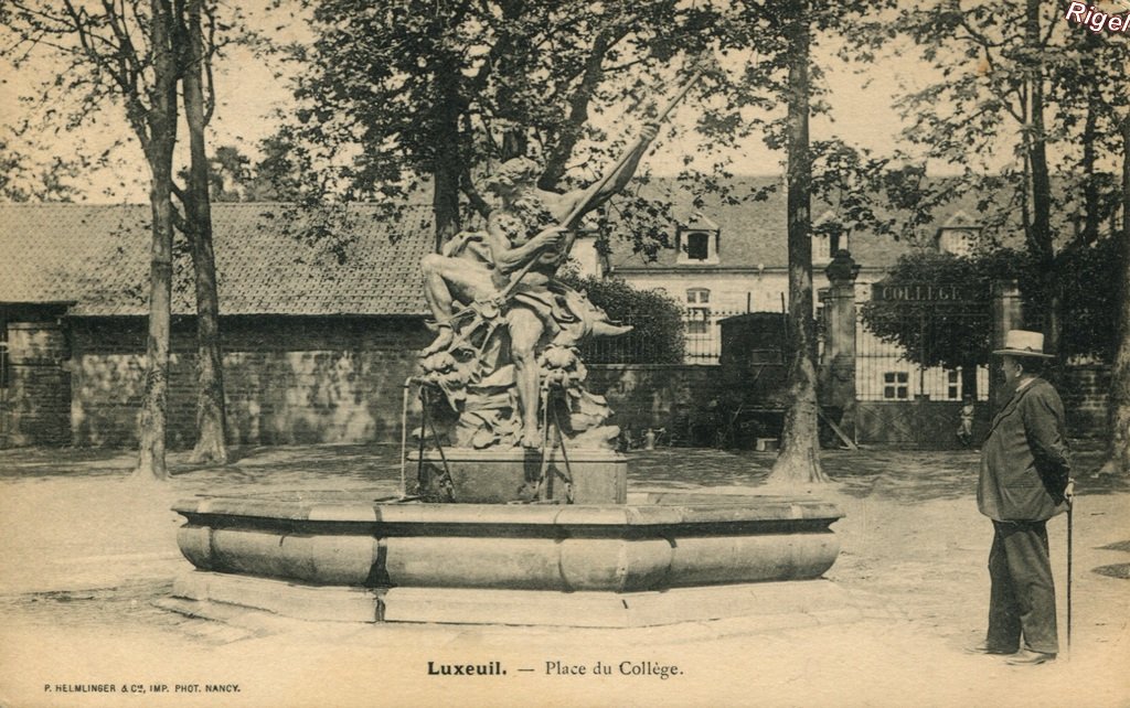 70-Luxeuil - Place du Collège - P. Helmlinger et Cie Imp Phot Nancy.jpg