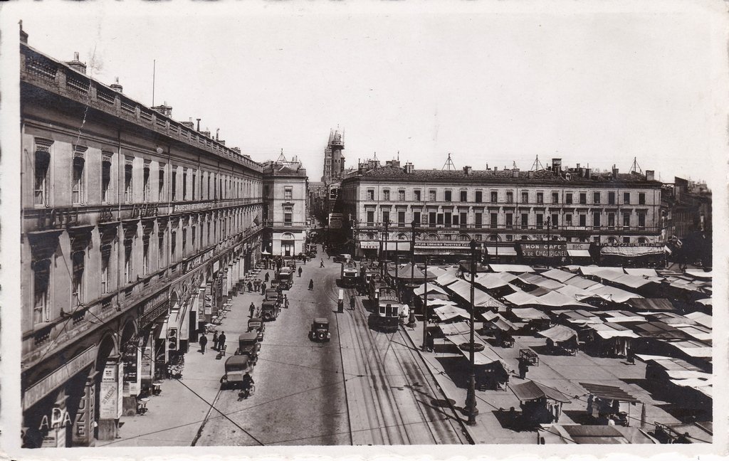 Toulouse - Les Arcades et le Marché du Capitole.jpg