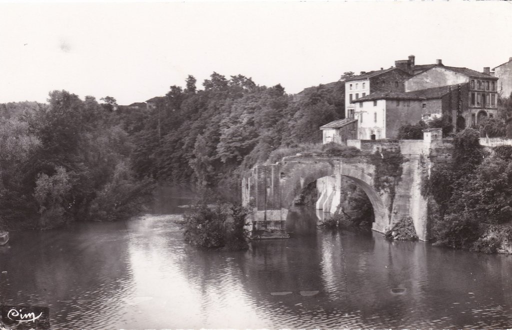 Mazères - Ruines du Pont Vieux sur l'Hers.jpg