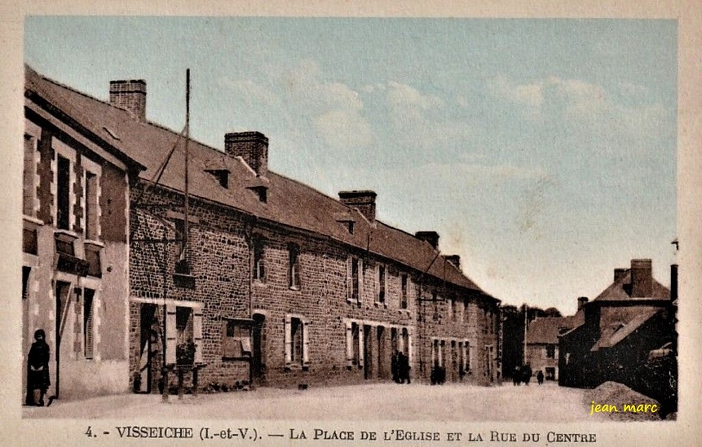 Visseiche - La Place de l'Eglise et la rue du Centre.jpg