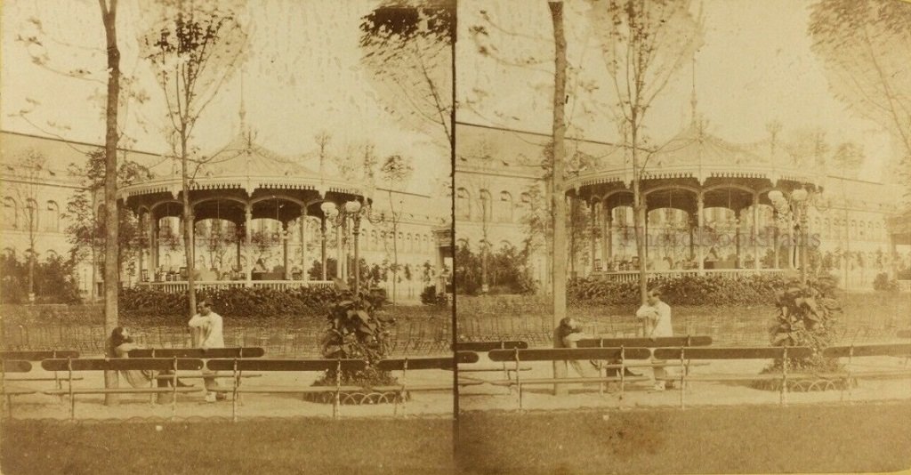 Kiosque à musique du Concert Musard Besselièvre vers 1865 En fond Palais de l'Industrie.jpg