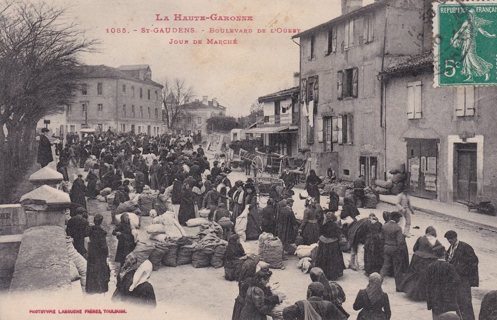 Saint-Gaudens - Boulevard de l'Ouest - Jour de Marché.jpg