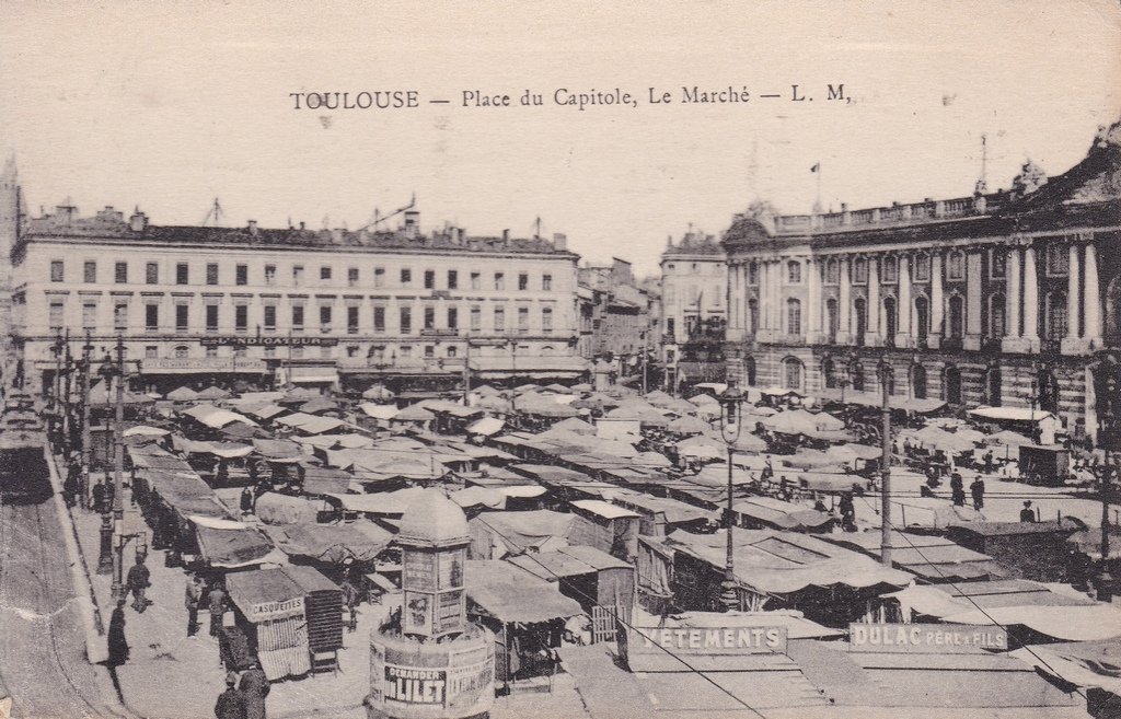 Toulouse - Place du Capitole, le Marché.jpg