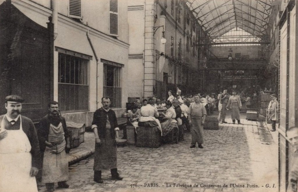 Félix Potin - Un des quatre bâtiments de l'Usine rue de l'Ourcq.jpg