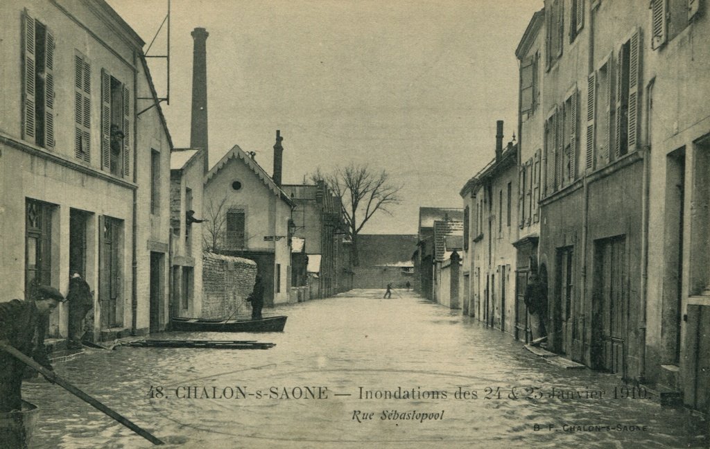 71-Chalon - Inondations 1910 Rue Sébastopol - 48 BF Chalon.jpg