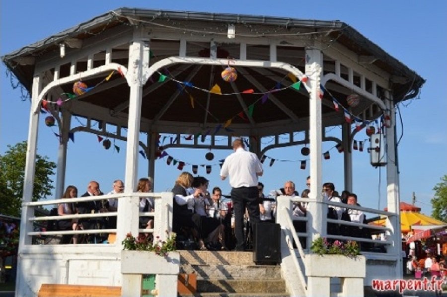 Marpent concert au kiosque 1.jpg