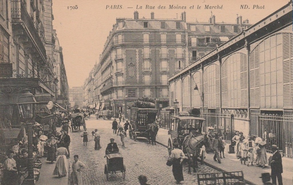 La Rue des Moines et le Marché.jpg