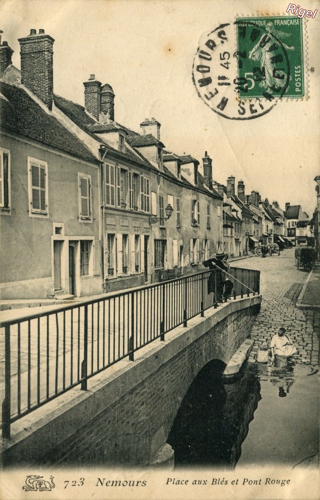 77-Nemours - Place aux Blés et Pont Rouge - 723 La Salamandre.jpg