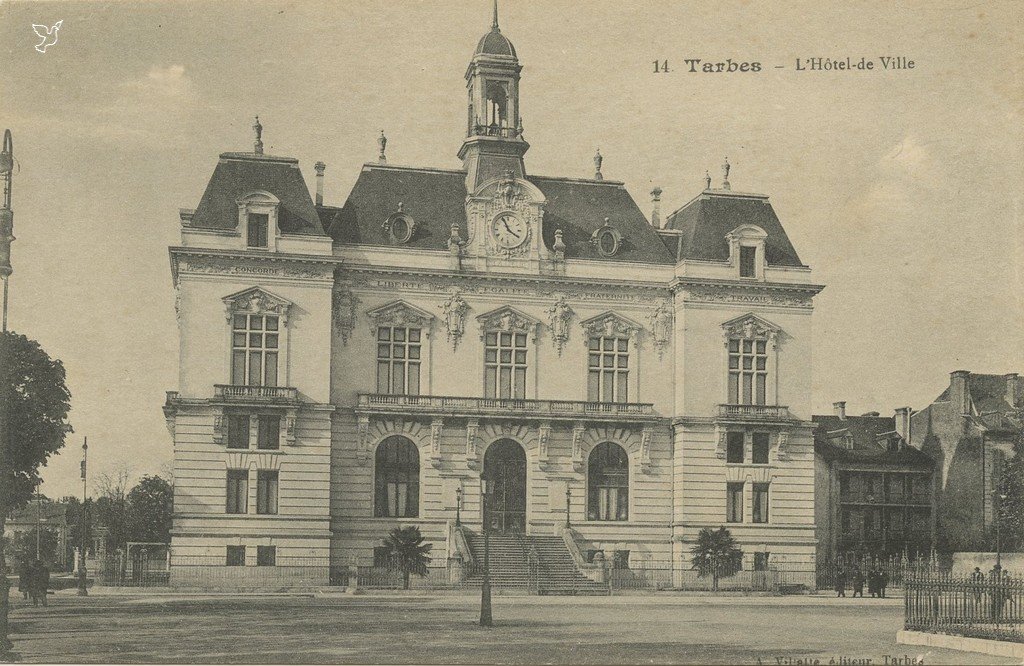 Z - 14 - Bold - L'Hotel de Ville.jpg