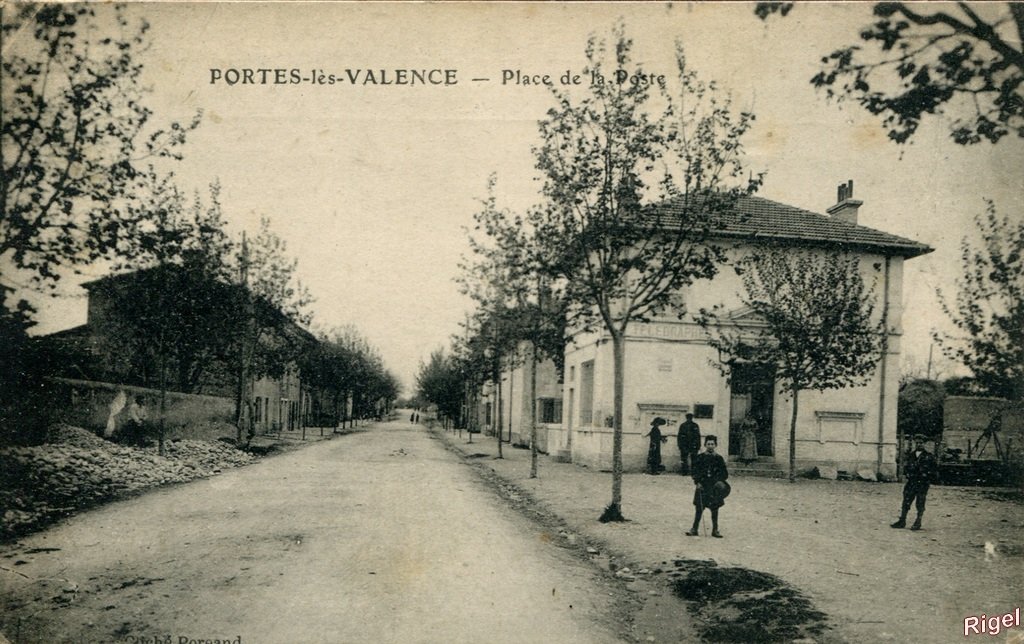 26-Portes-les-Valence - Place de la Poste - Cliché Poreaud.jpg