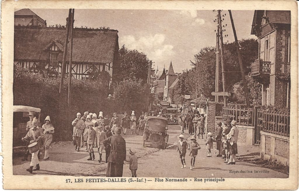 76 - LES PETITES -DALLES - 17 - Fête Normande - Rue principale - Jaouen, Phot. édit. - Rouen. -  08-12-14.jpg