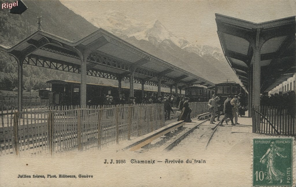 74-Chamonix - Arrivée du Train.jpg