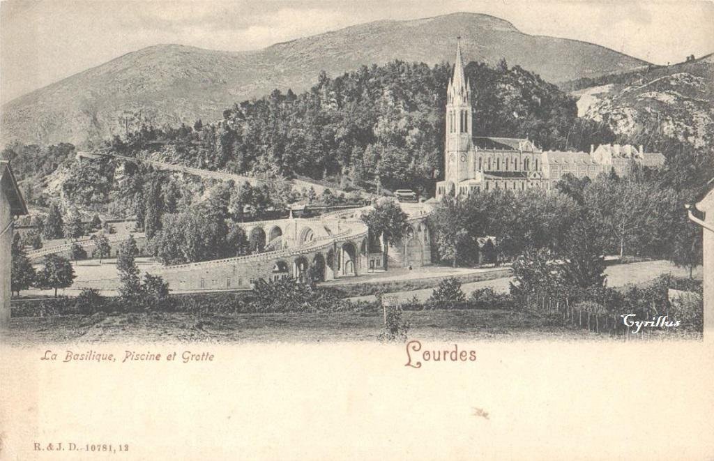 Lourdes RJD basilique-piscine.jpg