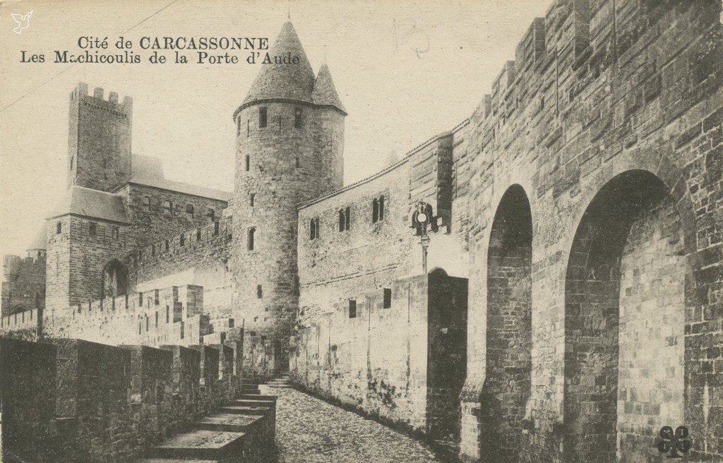 Z - Cité de CARCASSONNE - MTIL - Les machicoulis de la Porte d'AZude.jpg