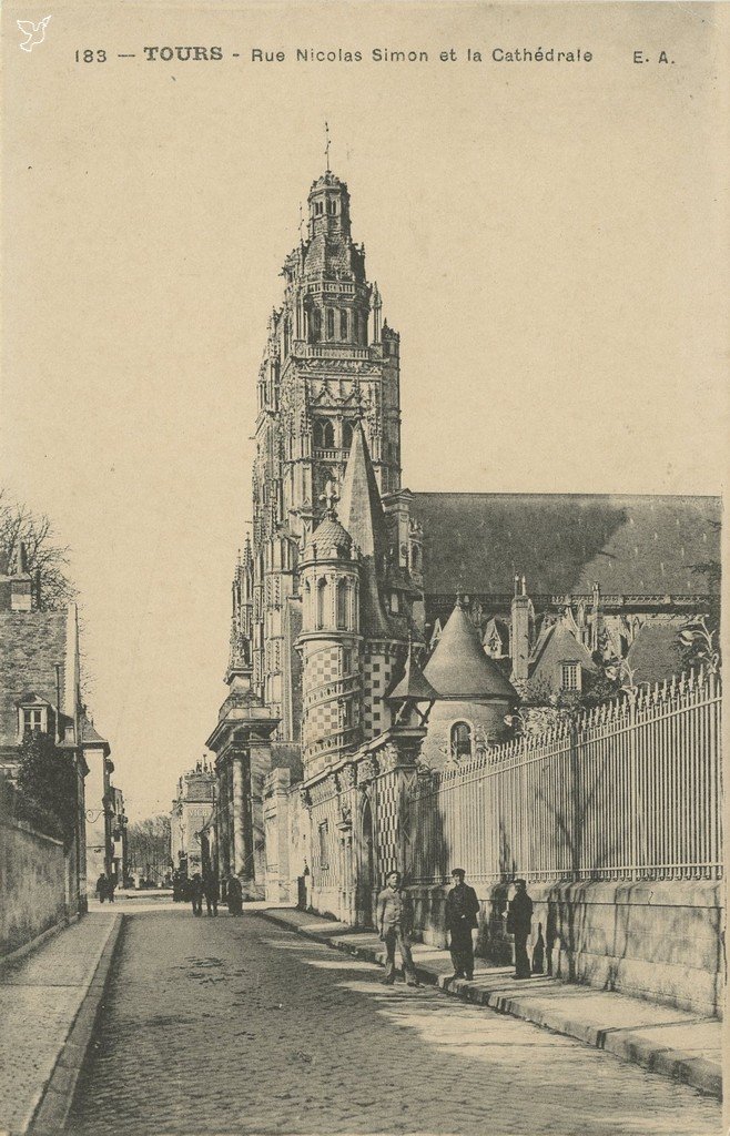 Z - EA 183 - Rue Nicolas Simon et Cathedrale.jpg