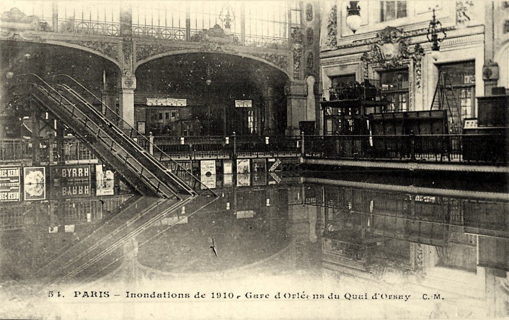 75 - Gare d'Orsay inondée 54-976-1-10-2014 Cuper.jpg
