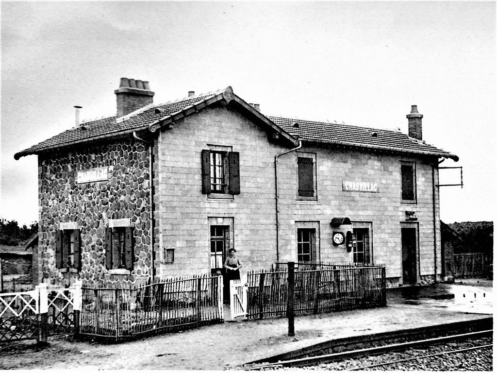 Mentières gare de Chabrillac-2272-5-03-2007 Bargelin.jpg