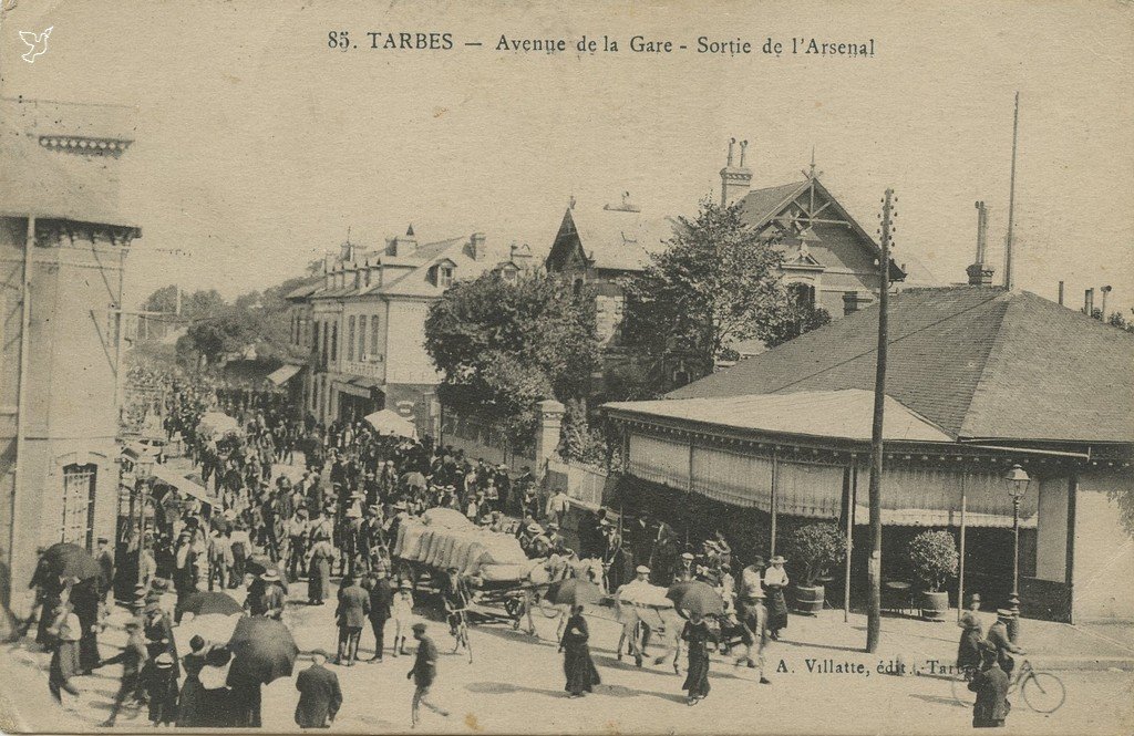 Z - 85 - Avenue de la gare - Sortie de l'Arsenal.jpg