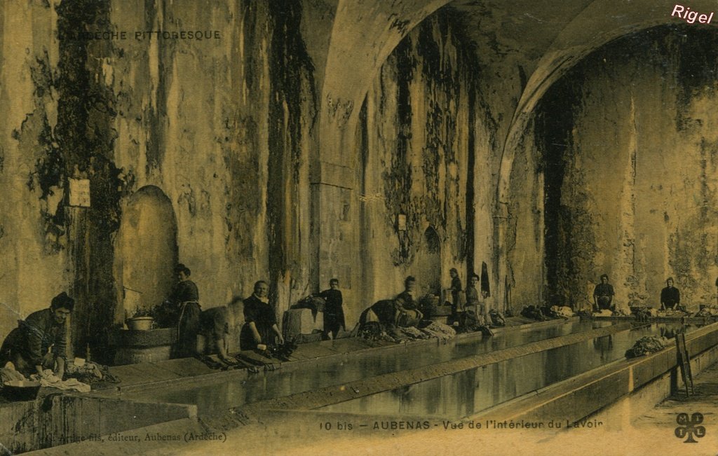 07-Aubenas - Vue Intérieur Lavoir - 10 bis Artige fils - MTIL.jpg