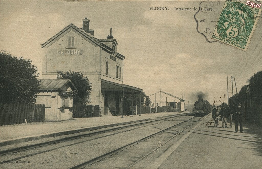 89-Flogny - Intérieur de la gare - Cussac Ferblantier.jpg