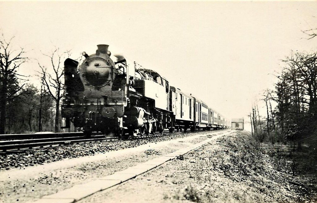 CP 141 T et train de banlieue-1625-18-03-2018 Bargelin.jpg