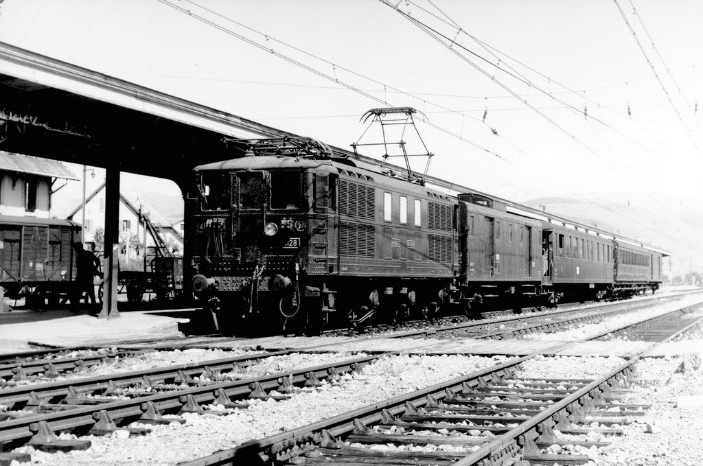 CP BB 4128 La Tour de C-1625 SNCF-26-06-2016 Bargelin.jpg