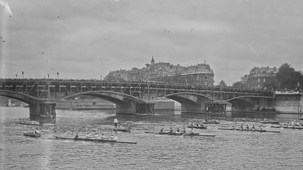 1er juin 1925 Passerelle pont de la Concorde exposition (cliché agence Roll).jpg