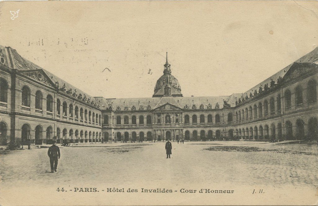 Z - 44 - Hotel des Invalides - Cour d'Honneur.jpg