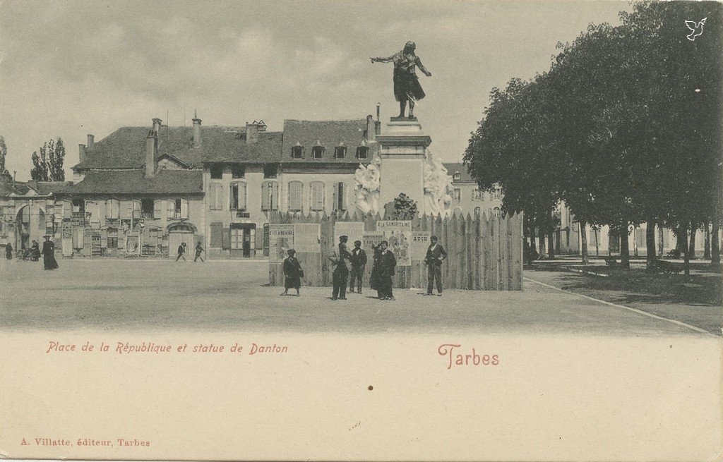 Z - Place de la République et statue de Danton.jpg