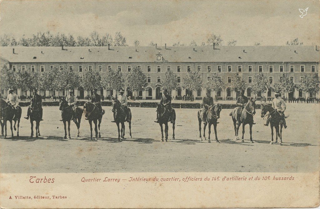 Z - Quartier Larrey - Intérieur du quartier, officiers du 14° et du 10°.jpg