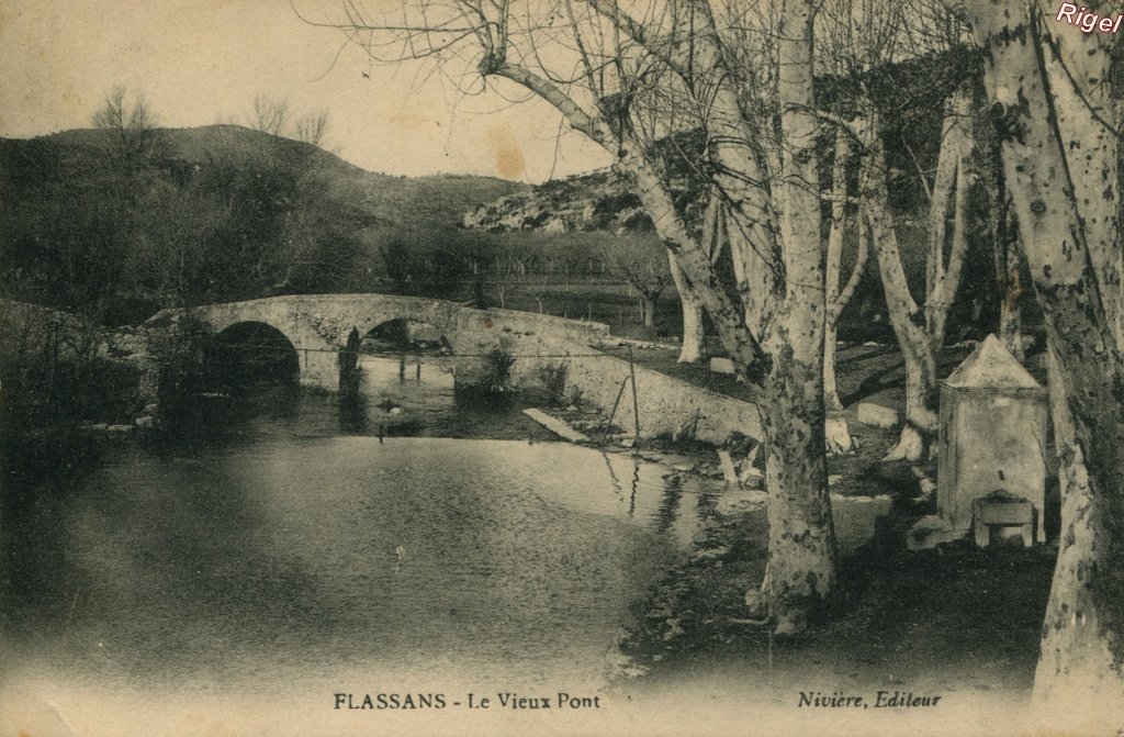 83-Flassans - Vieux Pont - Nivière Editeur.jpg