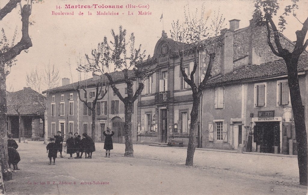 Martres-Tolosane - Boulevard de la Madeleine - La Mairie.jpg