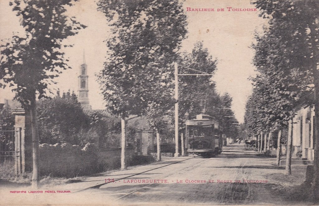 LABOUCHE - Banlieue de Toulouse - Lafourguette - Le Clocher et Route de Toulouse.jpg