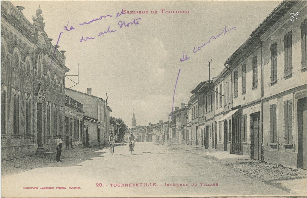 ZZ20 - Tournefeuille - interieur du village.jpg