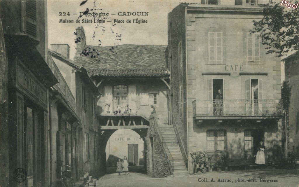 24-Cadouin - Maison de St-Louis - Place de l'Eglise - 224 Coll A Astruc.jpg