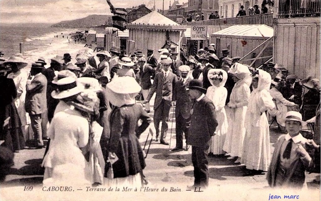 109 - Cabourg - Terrasse de la mer à l'Heure du Bain - LL..jpg