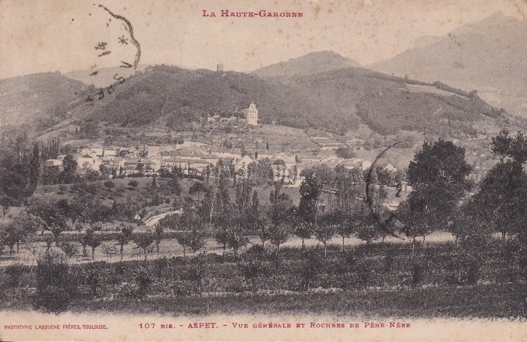 Aspet - Vue Générale et Rochers de Pène-Nère.jpg