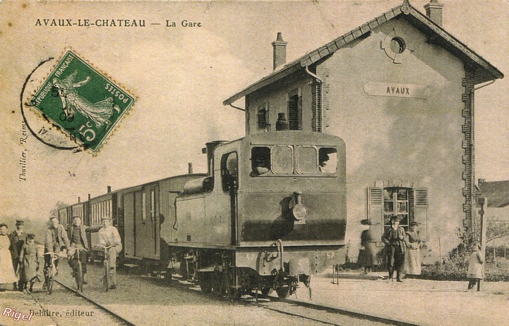 08-Avaux-le-Château - La Gare - Delaître éditeur - Thuillier Reims.jpg