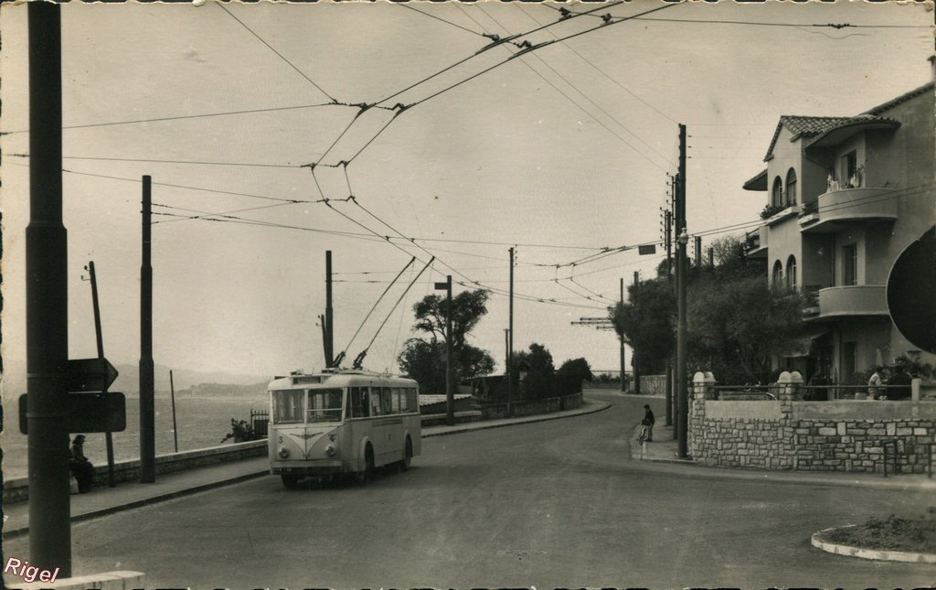 83-Toulon - Rond-Point du Mourillon - 18 Editions Glatigny.jpg