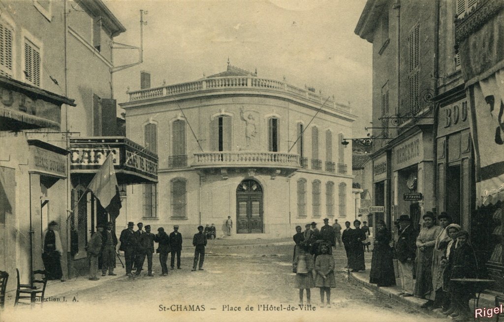 13-St-Chamas - Place de l'Hôtel-de-Ville.jpg