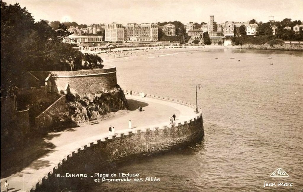 Dinard - Plage de l'Ecluse et Promenade des Alliés.jpg