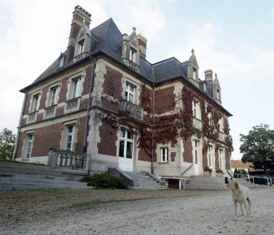 chateau_de_guny-2.jpg